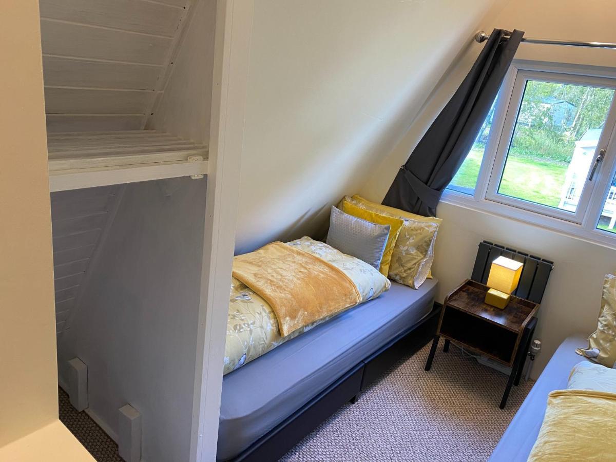 Widgeon Bespoke Cabin Is Lakeside With Private Fishing Peg, Hot Tub Situated At Tattershall Lakes Country Park エクステリア 写真