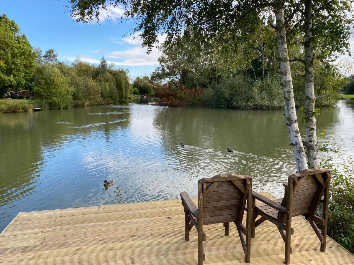 Widgeon Bespoke Cabin Is Lakeside With Private Fishing Peg, Hot Tub Situated At Tattershall Lakes Country Park エクステリア 写真
