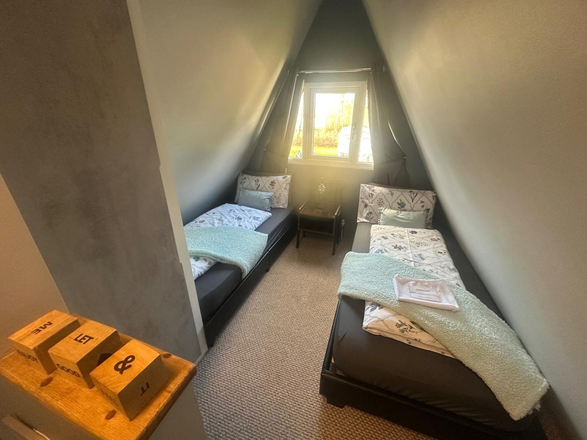 Widgeon Bespoke Cabin Is Lakeside With Private Fishing Peg, Hot Tub Situated At Tattershall Lakes Country Park エクステリア 写真